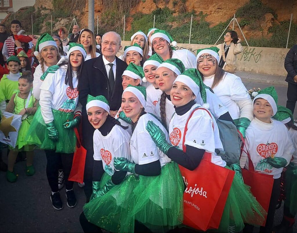 SoyDelPuerto » A.C.A.E.P. Esta encantada con el Puerto de la Torre y sus vecinos. Intentando participar en cualquier evento del barrio, no pudiendo ser menos en la cabalgata, repartiendo ilusión a pequeños y mayores.